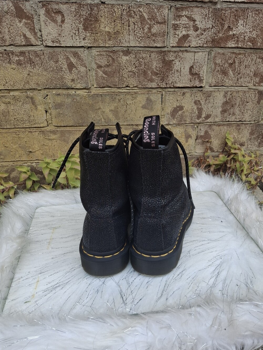 Dr. Martens 1460 Black Textured Glitter Combat Boots Red Eyelets Lace-Up Size 6 - Picture 9 of 16